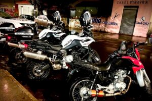 Motociclista sem placas tenta fugir, sofre queda e é detido em Limeira