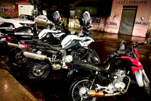 Motociclista sem placas tenta fugir, sofre queda e é detido em Limeira