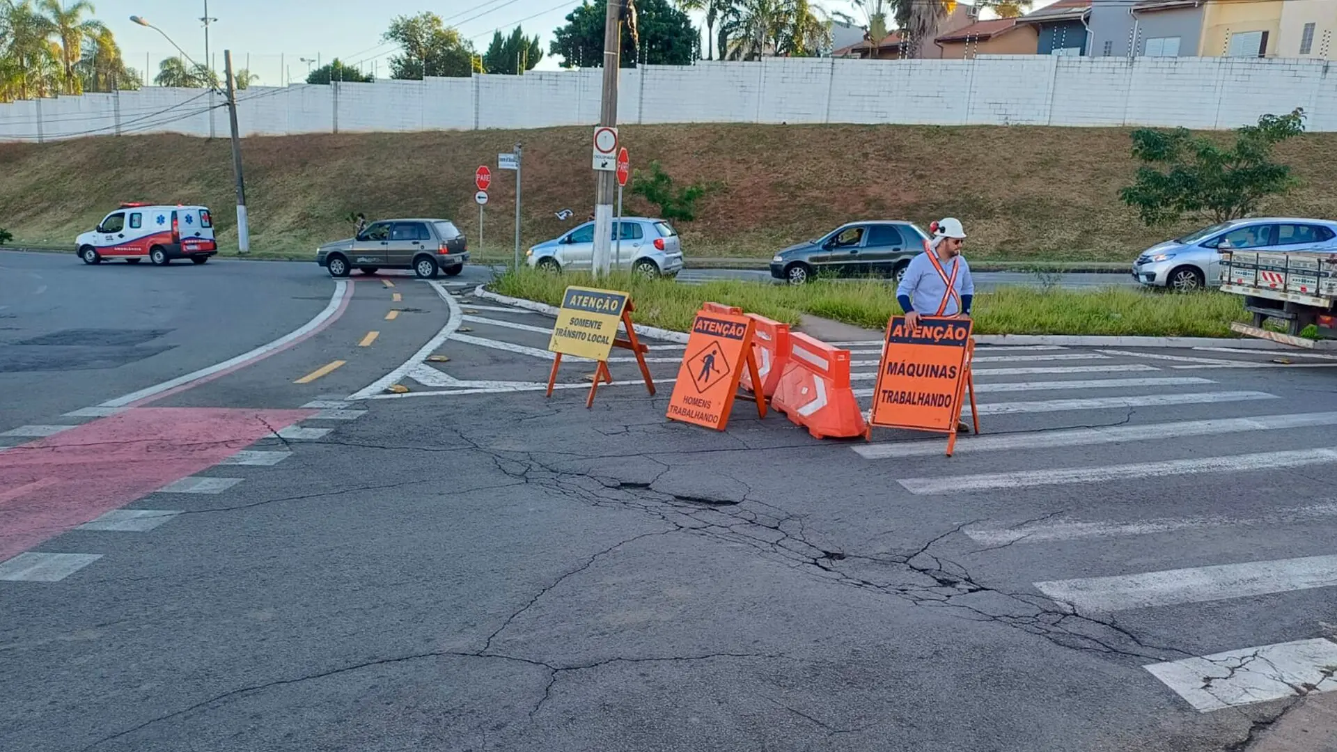 Obras de nova adutora interditam acesso ao Jardim Fênix, em Limeira