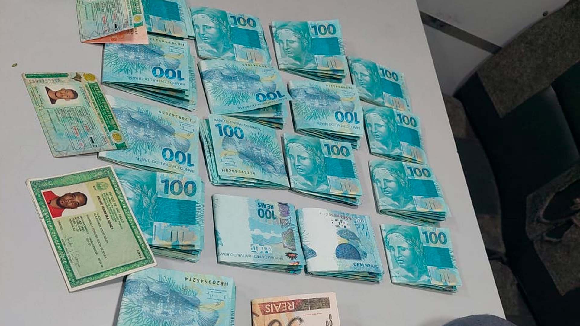 PM apreende R$ 17.550 em notas falsas e veículos em Limeira