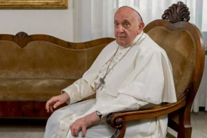 Papa Francisco segue tratamento contra infecção respiratória no hospital