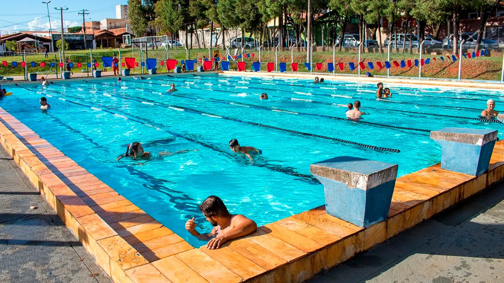 Piscinas municipais reabrem aos fins de semana em Limeira