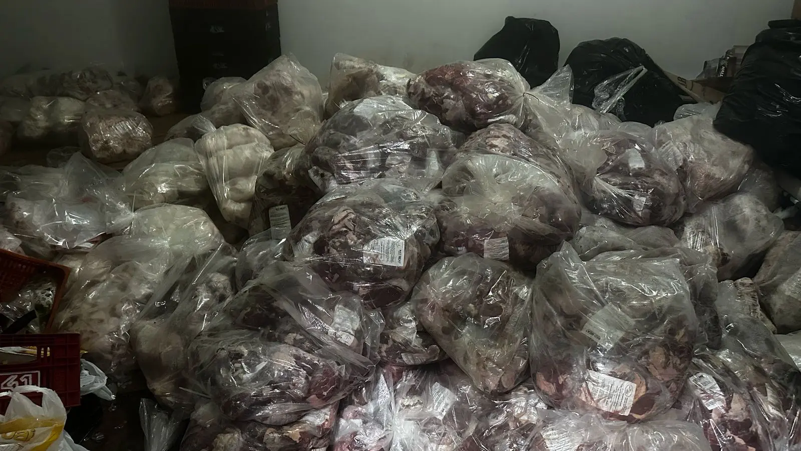 Polícia apreende mais de 10 toneladas de carnes e queijos vencidos em Americana