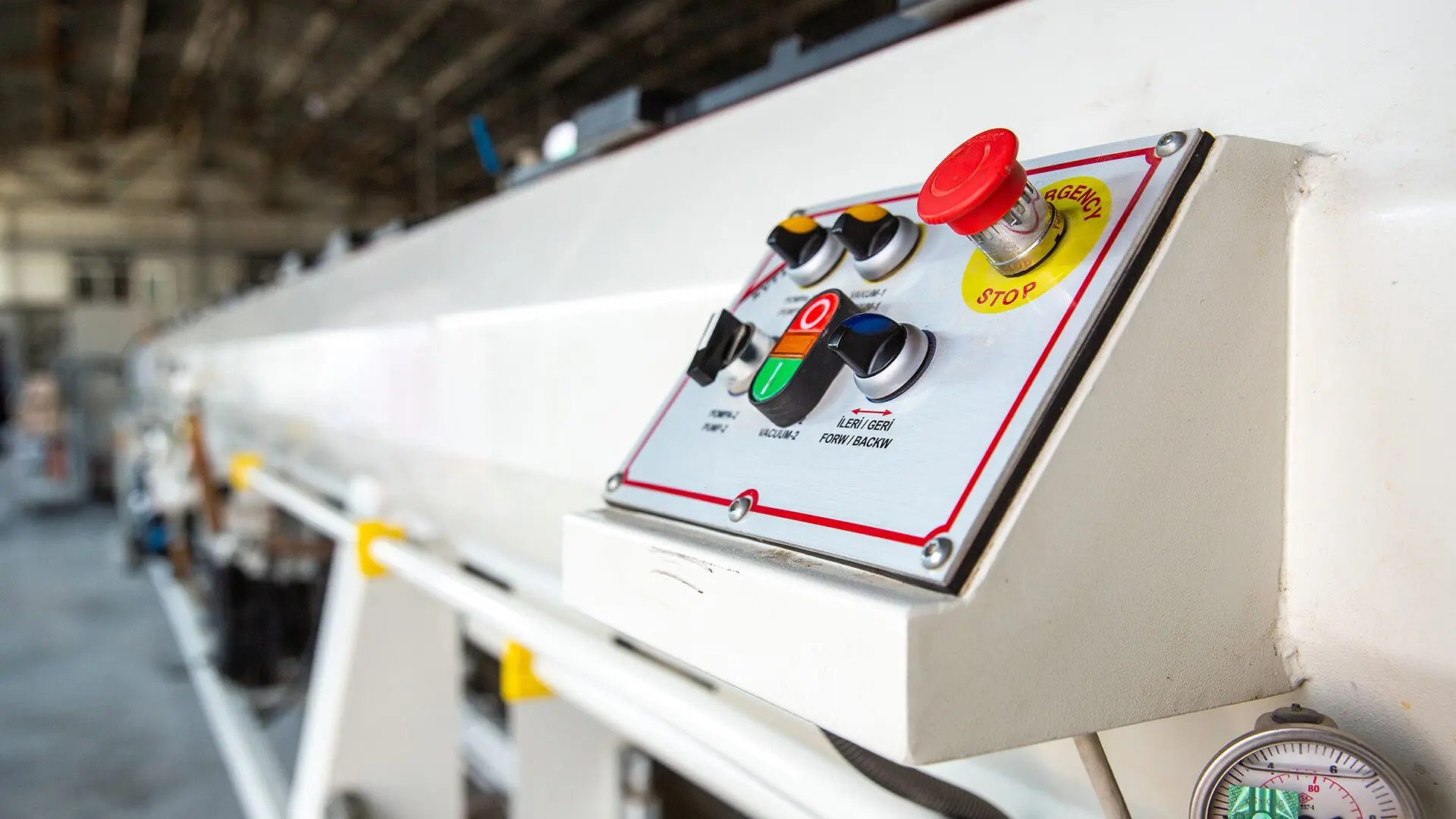 Trabalhador tem mão amputada em acidente com prensa em Iracemápolis