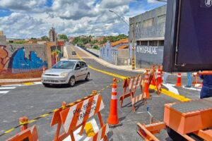 Viaduto Jânio Quadros é reaberto; acesso à Rua Tiradentes segue interditado