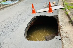 Cratera abre na Marginal Tatu, em Limeira