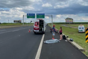 A motociclista foi atingida pela caminhonete no KM 157 da Anhanguera