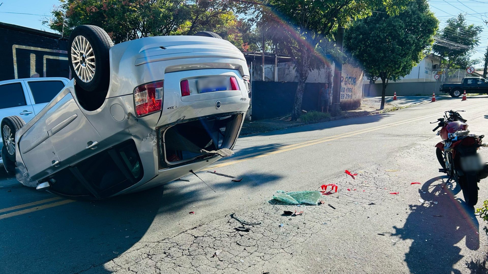 Capotamento na Avenida Assis Brasil deixa motociclista gravemente ferido em Limeira