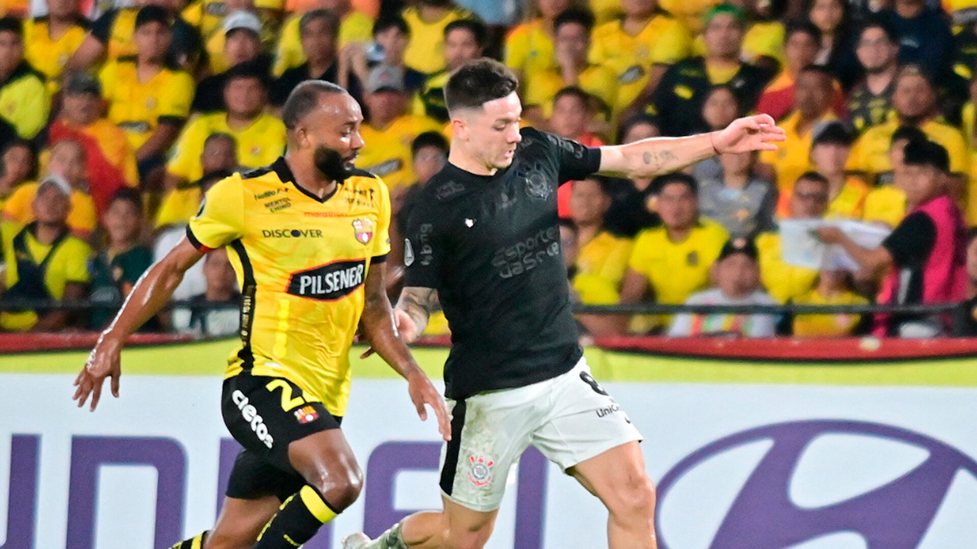 Corinthians é derrotado pelo Barcelona e se complica