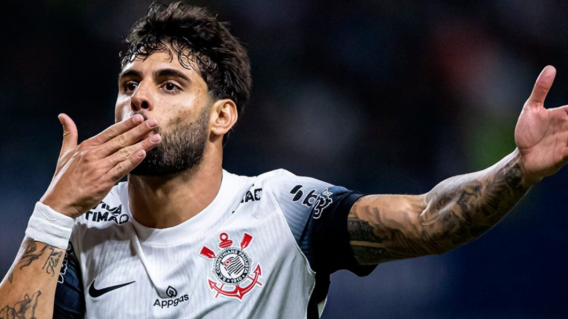 Corinthians vence o Palmeiras no Allianz Parque e abre vantagem pelo título