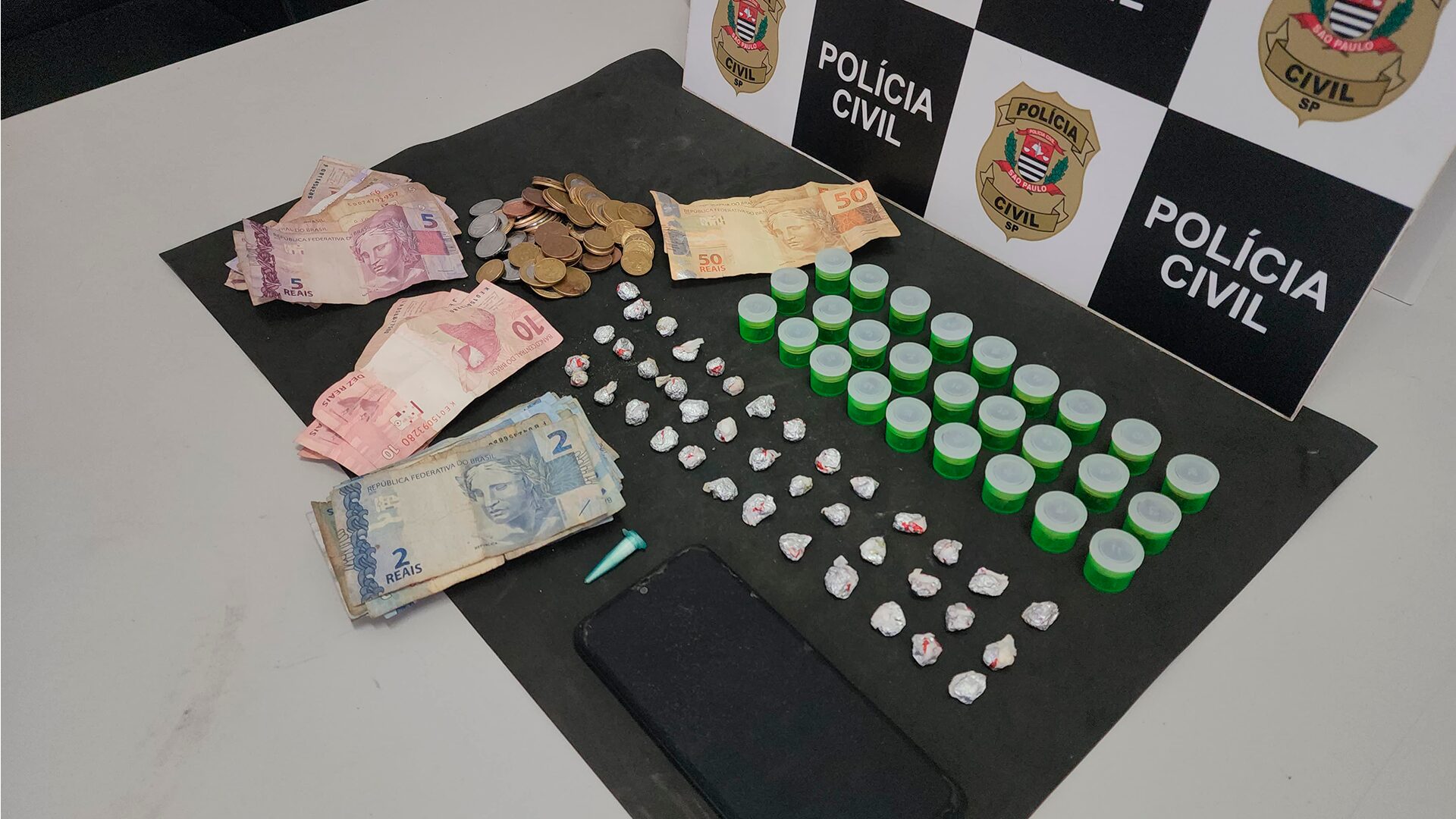 Dupla é presa por tráfico de drogas no Odécio Degan, em Limeira