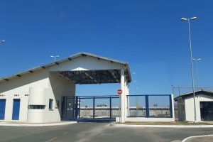 Jovem é presa ao tentar entrar com droga em penitenciária de Limeira