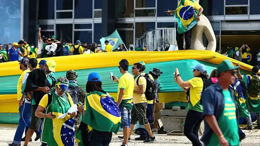 Limeirense é presa nos EUA após entrada ilegal, em ação ligada aos ataques de 81