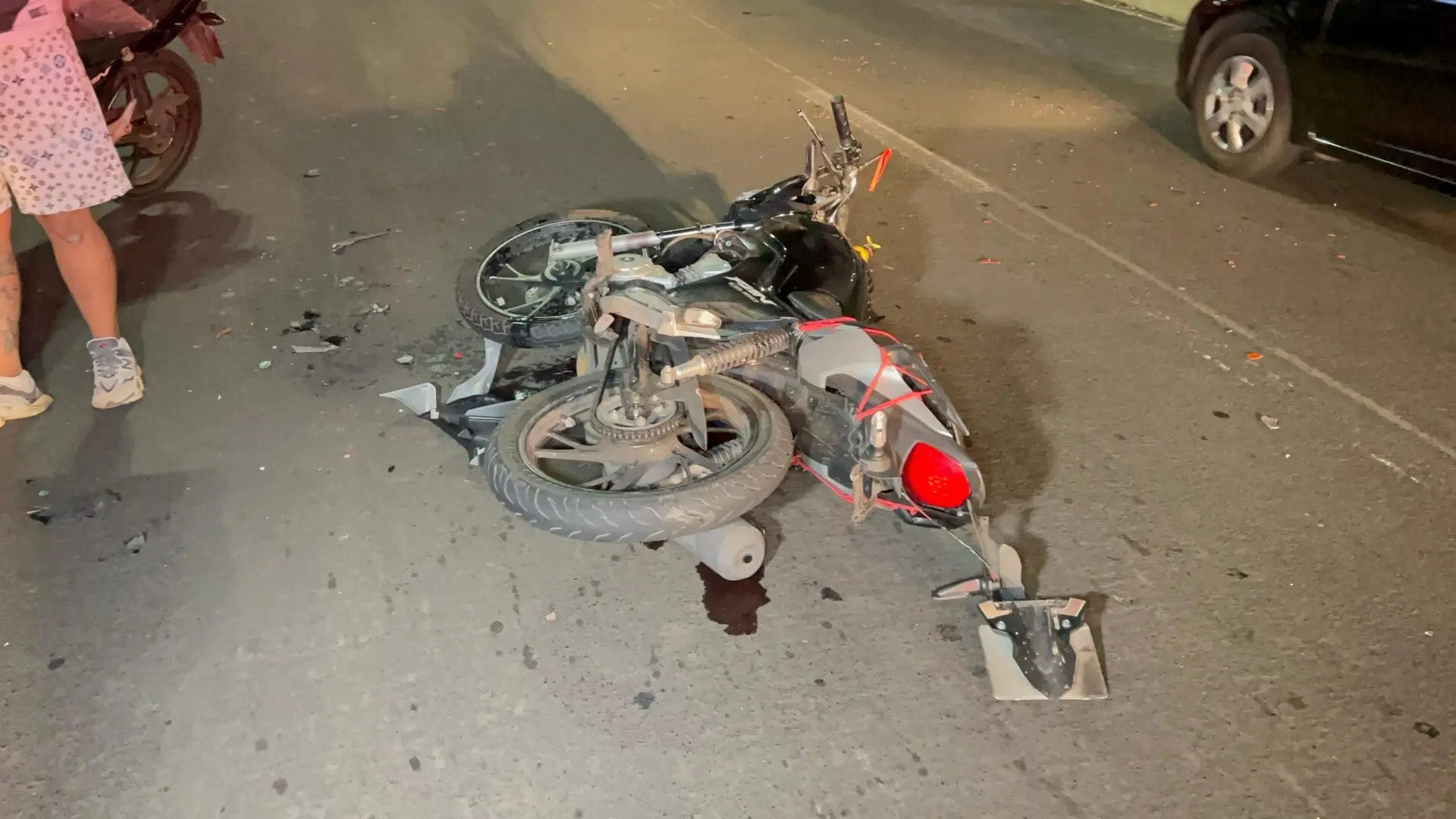 Motociclista fica ferido após colidir contra caminhonete, em Limeira