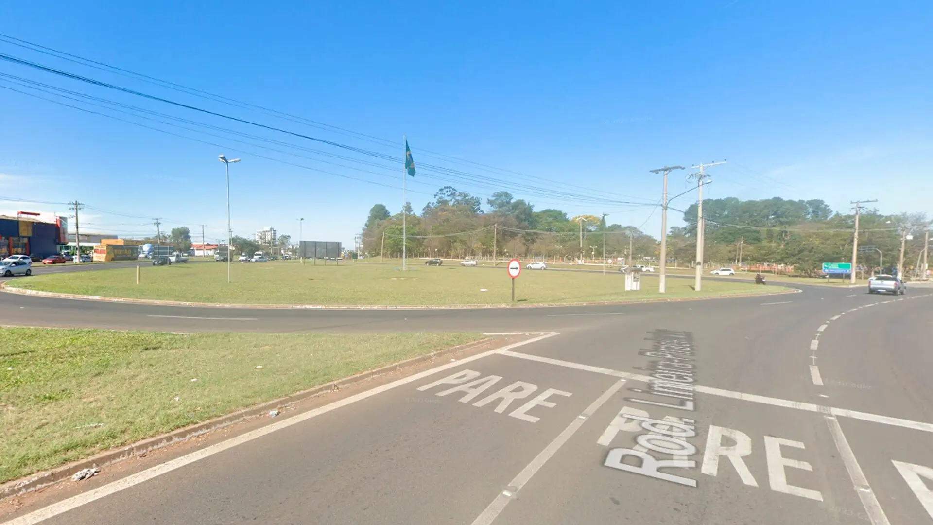 Motociclista com suspeita de embriaguez bate em veículo no Anel Viário, em Limeira