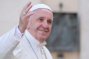 Papa Francisco passou dia sem novas crises respiratórias, diz Vaticano