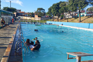 Piscinas de 3 Centros Esportivos ficam abertas neste fim de semana