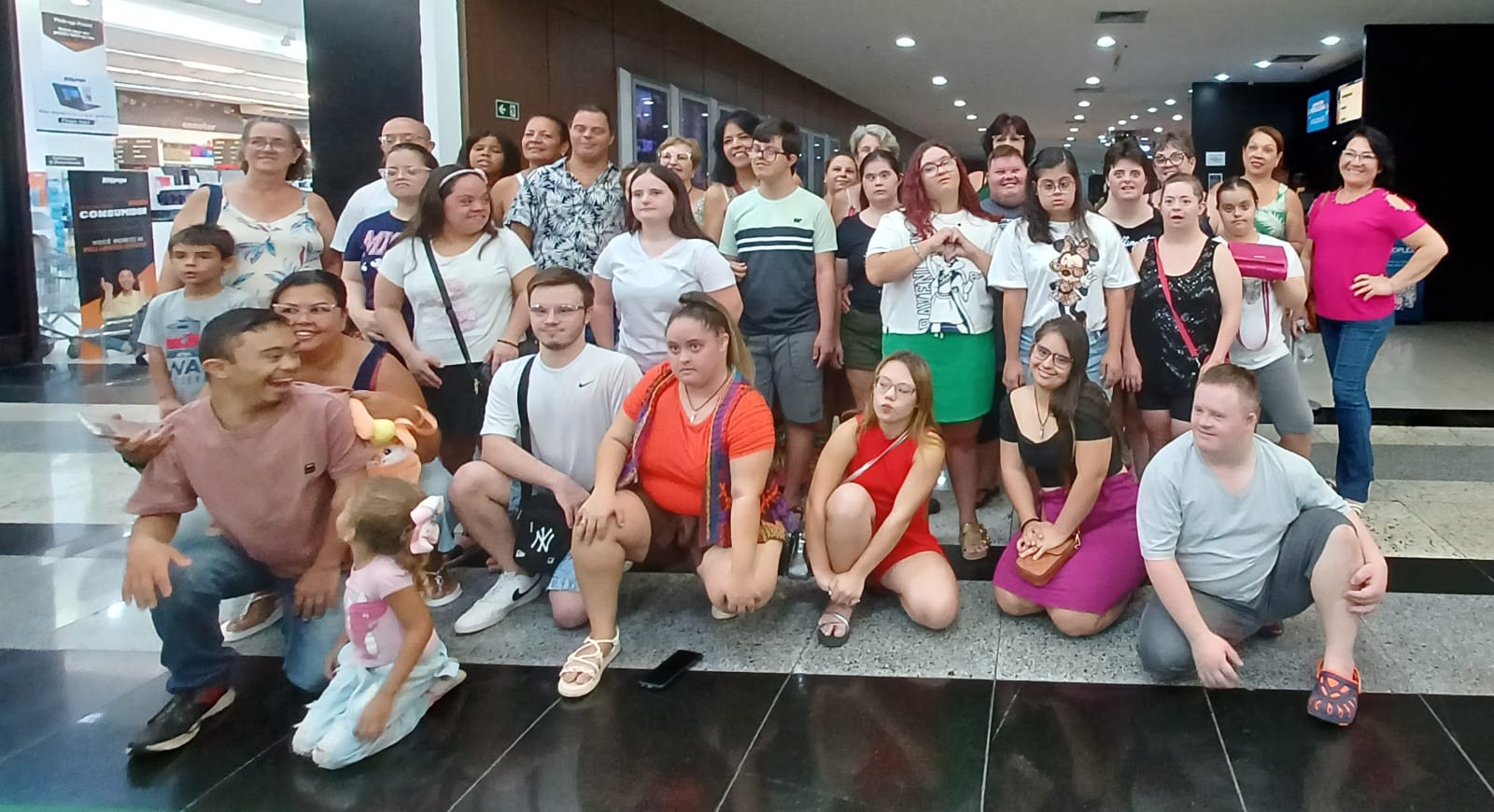 Público irá com meias trocadas em ação do Dia da Síndrome de Down no Pátio Limeira Shopping
