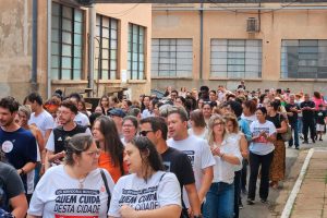 Servidores em greve promovem manifestação na Câmara Municipal nesta segunda