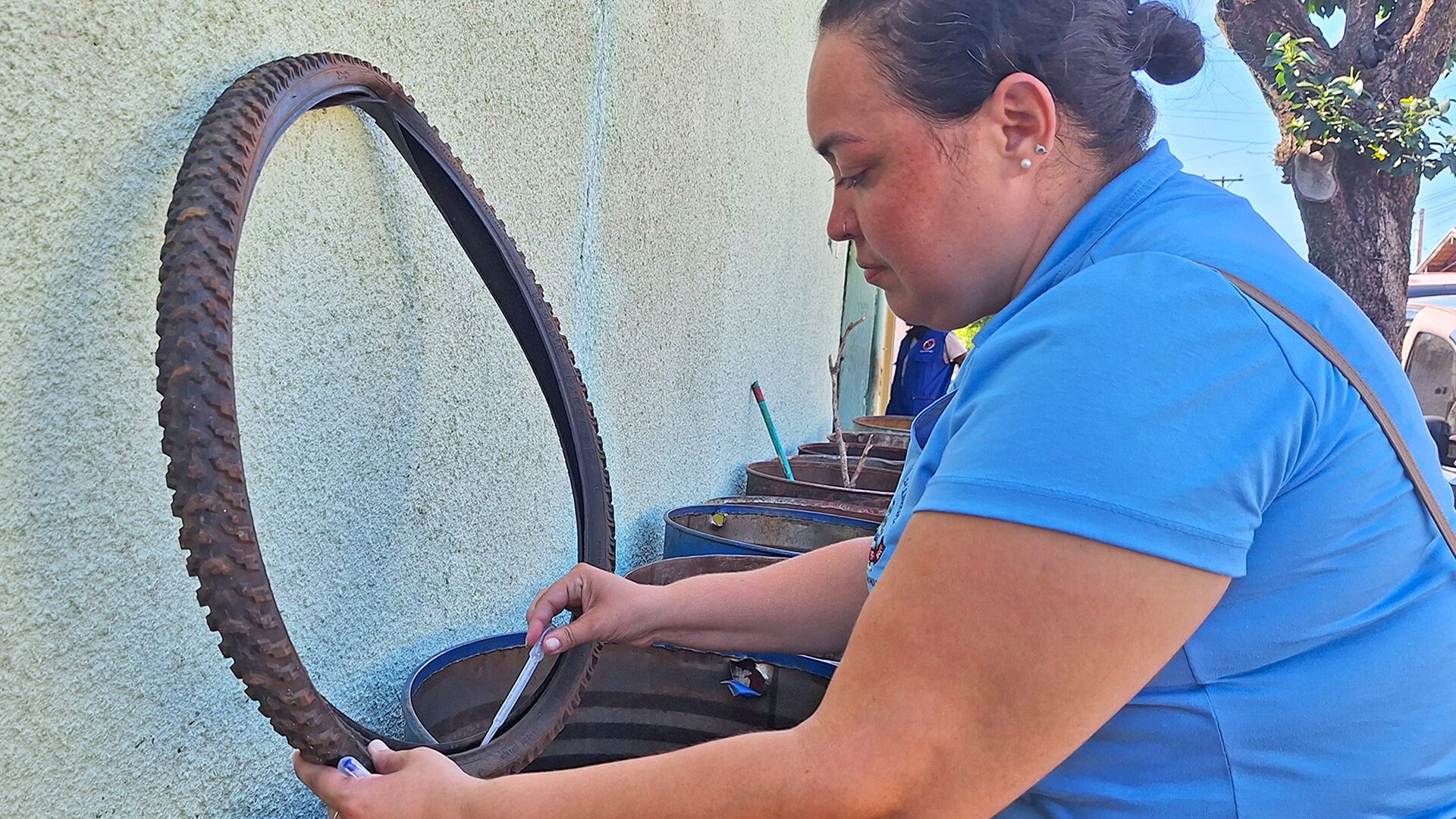 Zoonoses orienta donos de imóveis fechados em Limeira sobre prevenção à dengue