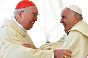 Cardeal Camerlengo assume governo interino do Vaticano após morte do Papa Francisco