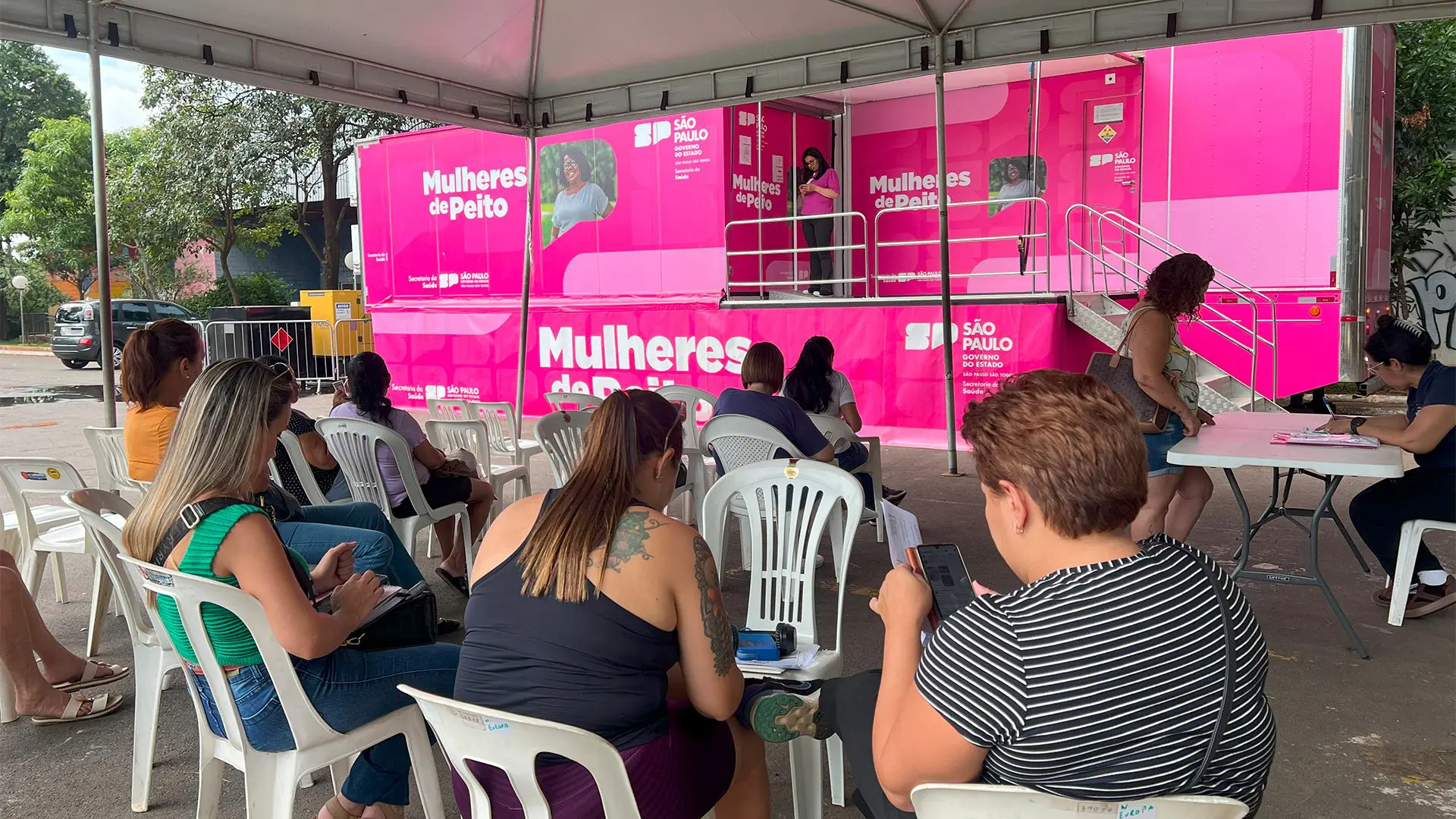 Carreta do Programa Mulheres de Peito inicia atendimento em Limeira