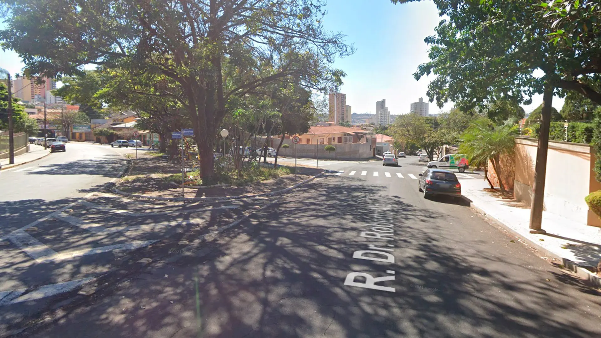 Chuva adia para segunda-feira instalação de lombada na Roberto Mange