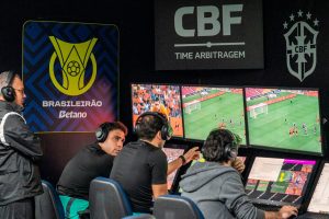 Comissão de Arbitragem realiza preparação para árbitros assistentes de vídeo