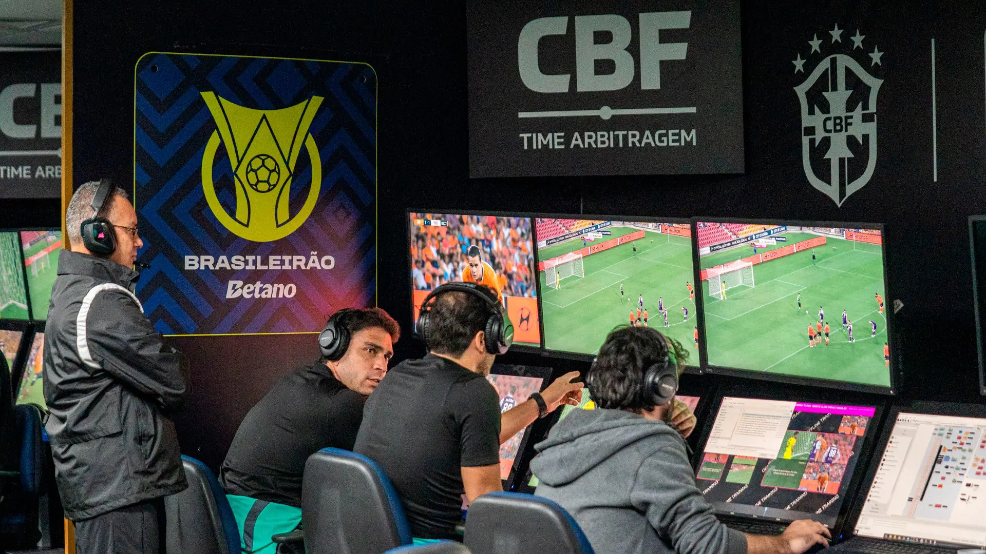 Comissão de Arbitragem realiza preparação para árbitros assistentes de vídeo