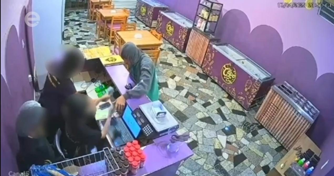 Criminosos roubam açaí no Jardim Colina Verde