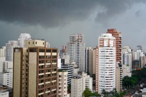 Defesa Civil alerta para início de semana com chuva forte em SP