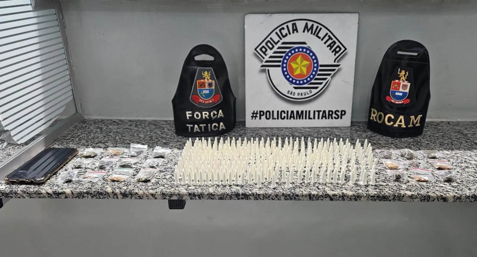 Dois jovens são presos por tráfico de drogas após perseguição policial em Limeira