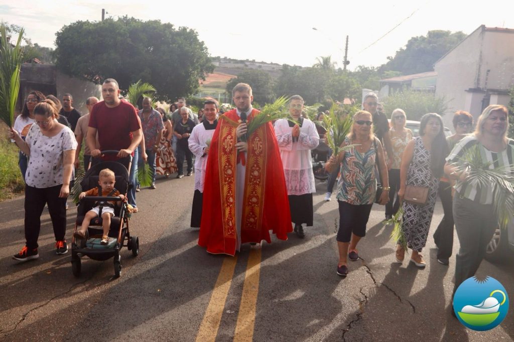 Domingo de Ramos emociona fiéis na Paróquia Menino Jesus, em Limeira 2
