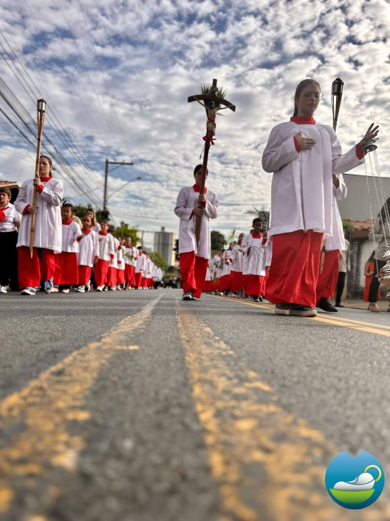 Domingo de Ramos emociona fiéis na Paróquia Menino Jesus, em Limeira 4