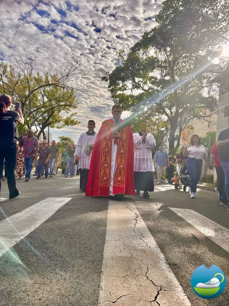 Domingo de Ramos emociona fiéis na Paróquia Menino Jesus, em Limeira 6