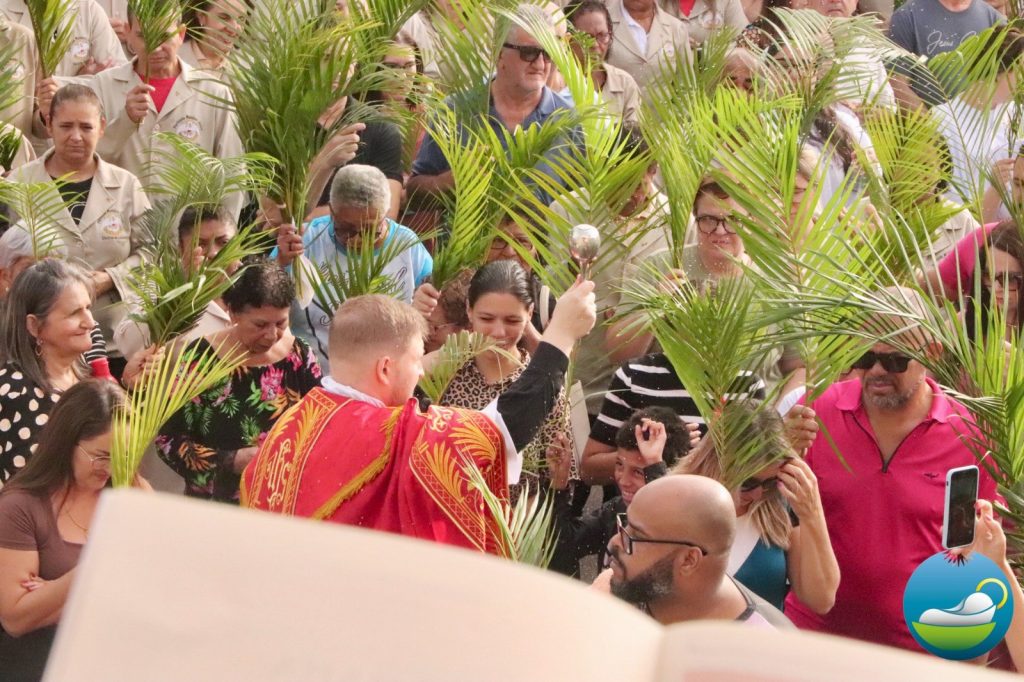 Domingo de Ramos emociona fiéis na Paróquia Menino Jesus, em Limeira 9