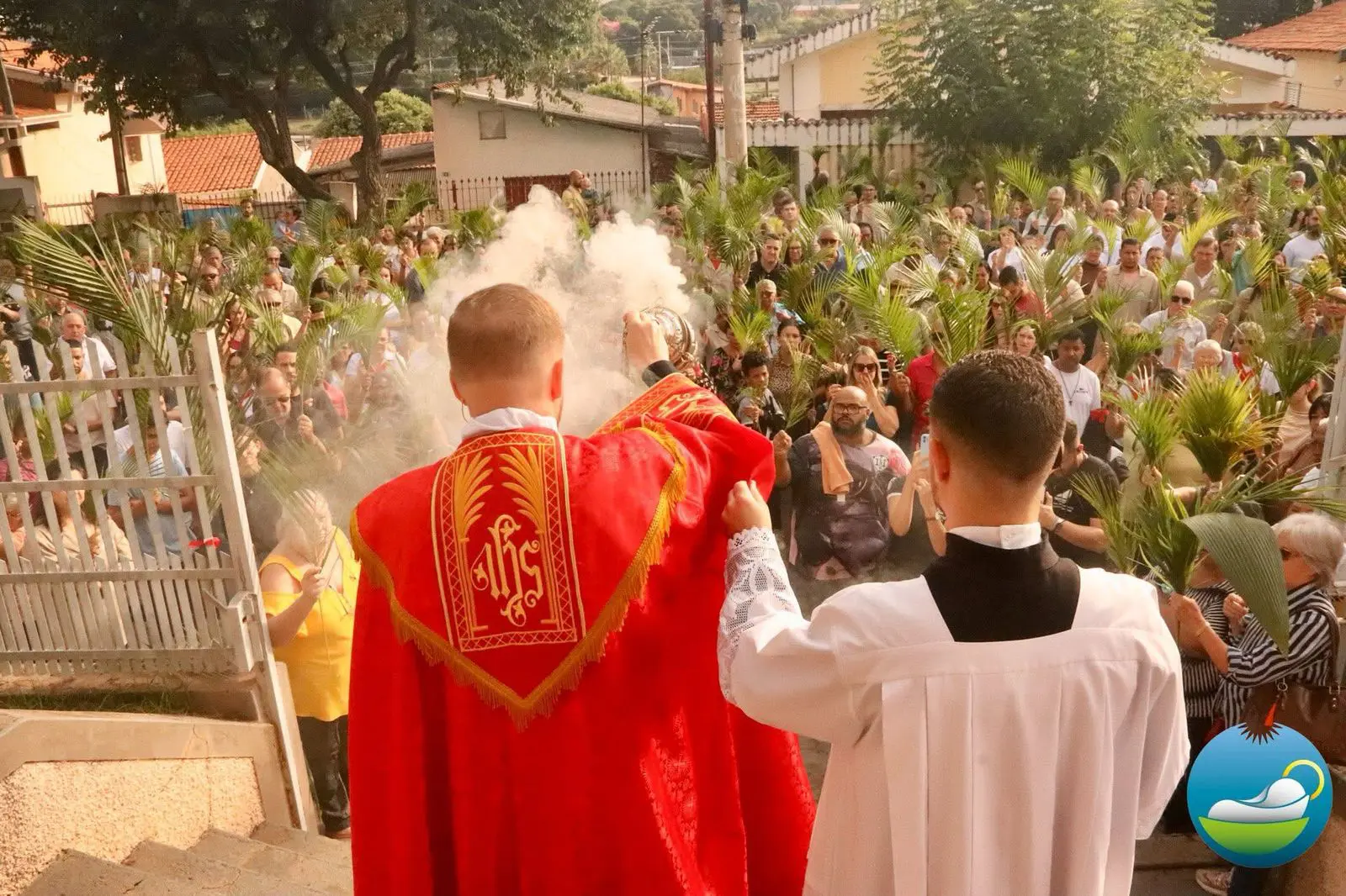 Domingo de Ramos emociona fiéis na Paróquia Menino Jesus, em Limeira