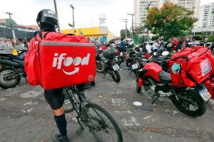 Entregadores mantêm paralisação por melhores condições de trabalho