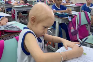 Grupo Educadora acompanha um dia de aula com Elisa e leva presente