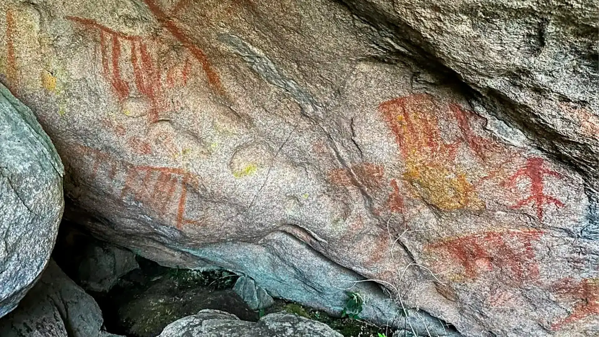 Instituições se unem para desvendar pinturas rupestres em Itatiaia