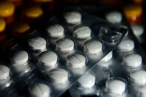 Juiz suspende norma que autoriza farmacêuticos a prescreverem remédios