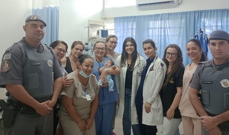 Ligações via 190 e 193 ajudaram a salvar 1,2 mil bebês de engasgamento em SP