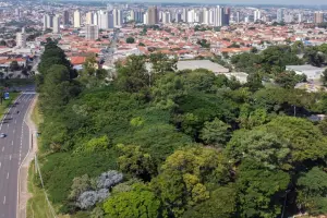 Imagem aérea do Parque Cidade de Limeira e do início da rodovia SP 147 - Limeira/Piracicaba