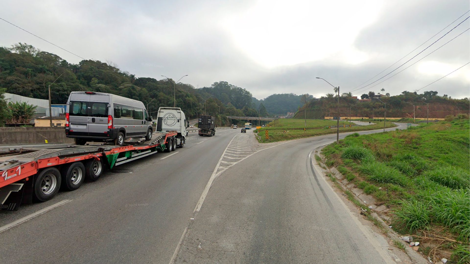 Limeirense é rendido e tem veículo roubado na Rodovia Fernão Dias, em Guarulhos