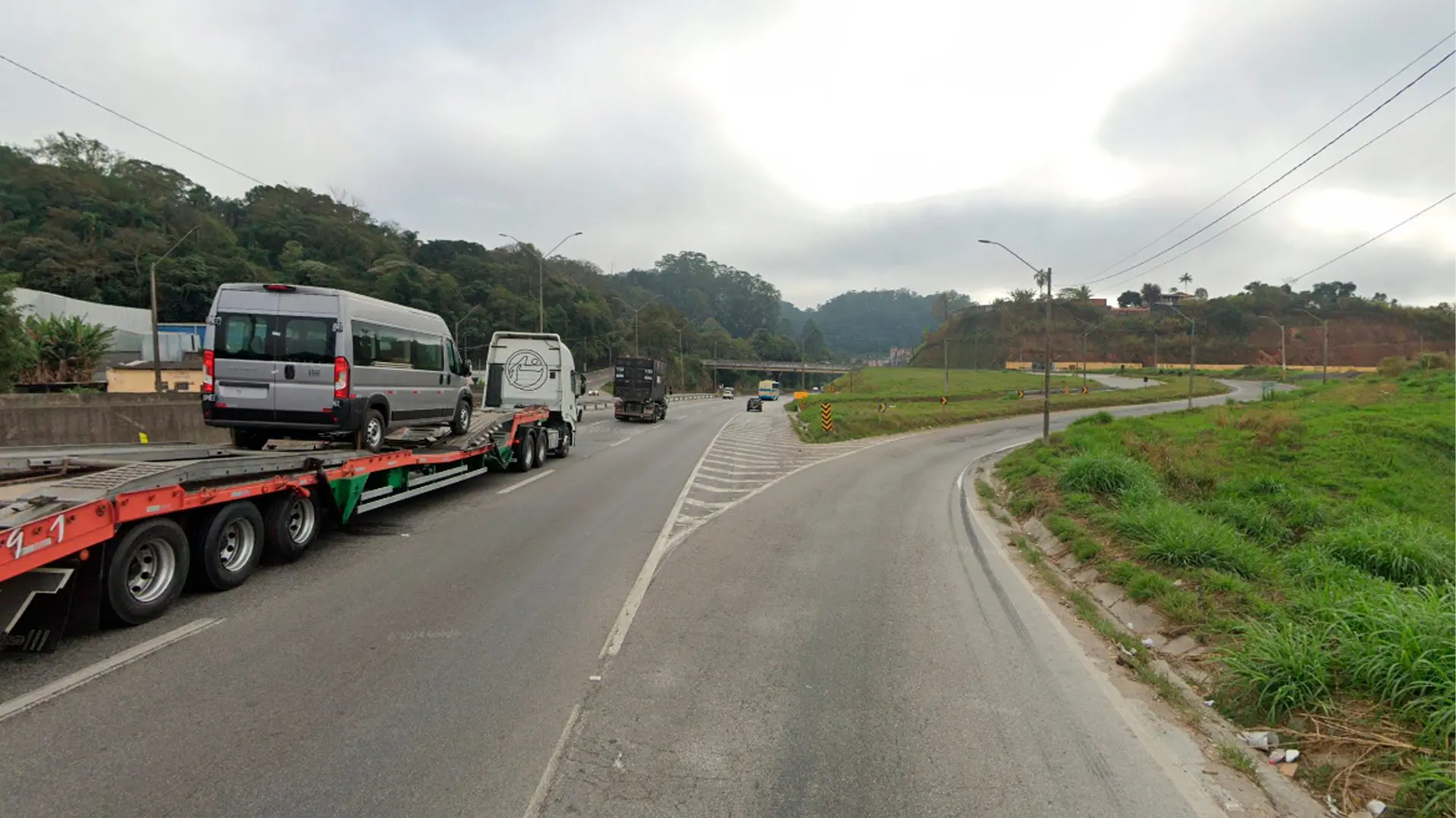 Limeirense é rendido e tem veículo roubado na Rodovia Fernão Dias, em Guarulhos
