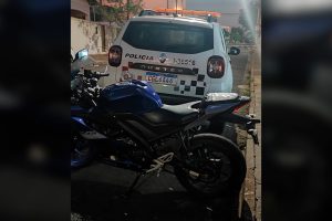 Menor com moto furtada foge da PM, cai e é apreendido em Limeira