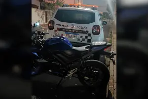 Menor com moto furtada foge da PM, cai e é apreendido em Limeira