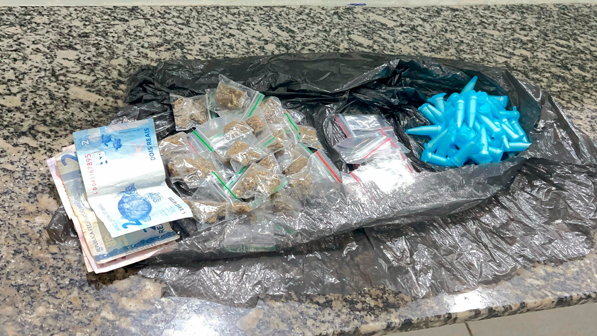 Menor de 14 anos é apreendido com drogas no Ernesto Kuhl, em Limeira