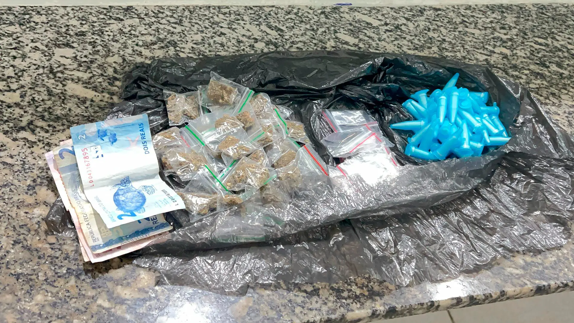 Menor de 14 anos é apreendido com drogas no Ernesto Kuhl, em Limeira