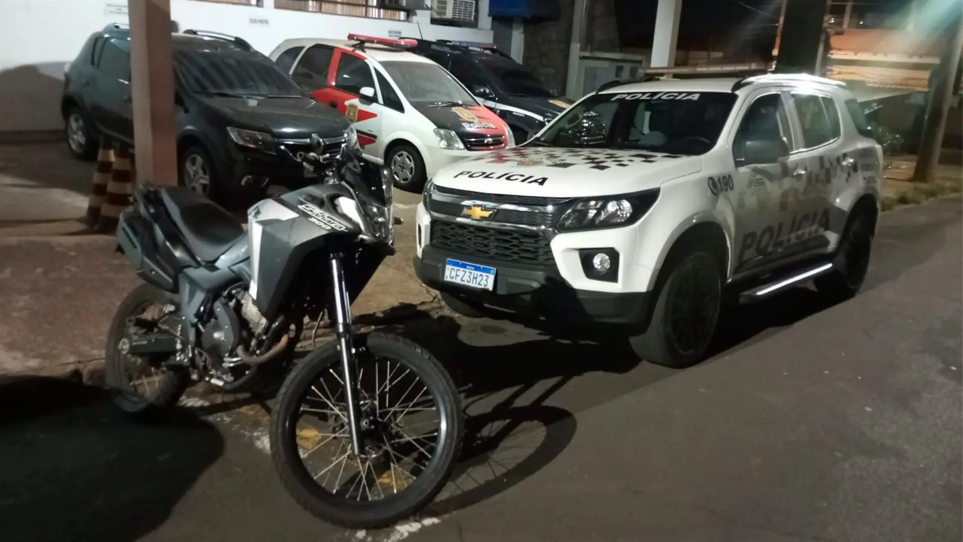 Menor foge com moto, cai e é apreendido pela PM no Santa Eulália